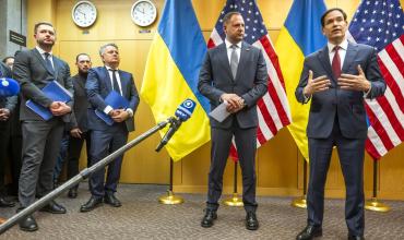 Estados Unidos y Ucrania iniciaron conversaciones en Ginebra