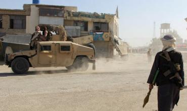 Pakistán le declaró la guerra al gobierno talibán de Afganistán y bombardeó Kabul