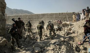 Fuerzas afganas lanzan ataques aéreos contra posiciones militares paquistaníes