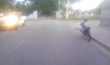 Motociclista sufrió lesiones graves tras caer en barrio Suboficiales