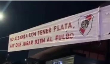 River: aparecieron pasacalles con mensajes contra los jugadores y la dirigencia tras la salida de Gallardo