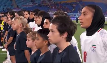 La selección  femenina de Irán se negó a cantar el himno nacional en repudio al régimen del país.