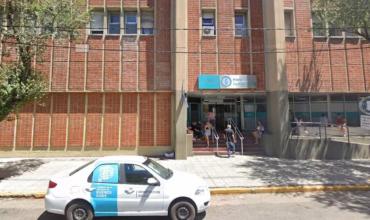 Un hombre atropelló a su beba de un año cuando sacaba el auto del garaje en Miramar: la menor está grave