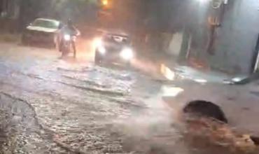 Fuertes tormentas y vientos se registran en zona de la capital riojana y en otros puntos de la provincia 