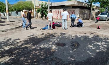Dos heridos tras un choque entre una moto y un taxi en Bulnes y Guido