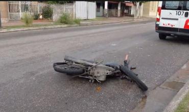 Motociclista resultó herida tras caer de su rodado en avenida San Francisco
