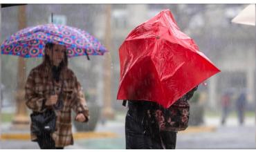 Alerta por tormentas fuertes este sábado: advierten por lluvias intensas, granizo y ráfagas de hasta 70 km/h