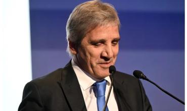 "El presidente Menem": el insólito furcio de Luis Caputo al hablar sobre Javier Milei