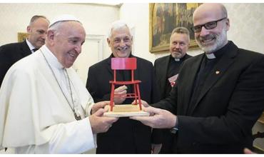 La campaña "La Silla Roja 2026" busca poner la educación en el centro de la agenda pública