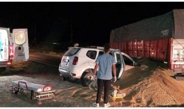 Otro choque trágico con un camión que se sube a la ruta cargado de cereal: murieron un matrimonio y sus dos hijos