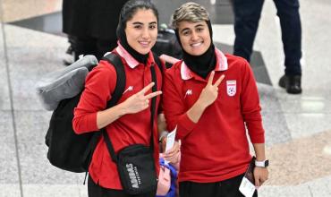 La selección femenina de Irán se trasladará desde Malasia a Omán, pero dos de sus integrantes siguen en Australia