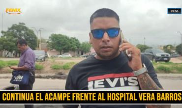 Ex empleados de seguridad mantienen el acampe frente al hospital Enrique Vera Barros