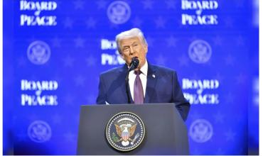  Trump autoriza levantamiento temporal de sanciones al crudo iraní