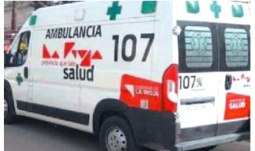 Choque entre auto y moto en avenida San Nicolás de Bari: un joven fue hospitalizado