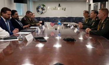 ⁠El ministro de Defensa visitó el Pentágono para profundizar la cooperación militar con EE.UU.