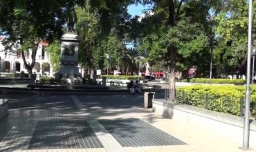 Feriado en La Rioja: escaso movimiento en el centro y comercios mayormente cerrados