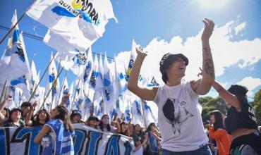 Mayra Mendoza encabezó la marcha de La Cámpora y cuestionó al Gobierno