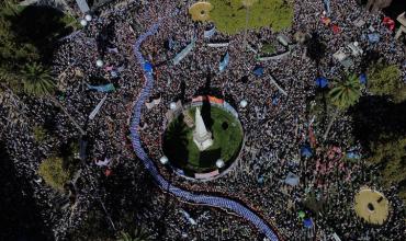 Una multitud en Plaza de Mayo recordó los “delitos crueles” de la dictadura y redobló el pedido para encontrar a hijos de desaparecidos