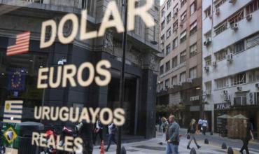 Pese a la volatilidad global, el dólar baja en la Argentina: cómo puede seguir en los próximos meses