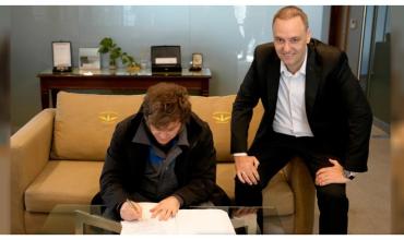 Javier Milei y Manuel Adorni se reúnen este viernes