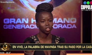 Mavinga reaccionó en vivo a los comentarios racistas de Carmiña: “Muestra lo que es”