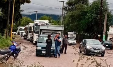 Belén - Catamarca: municipales mantienen corte en Ruta 40 en reclamo de aumentos salariales