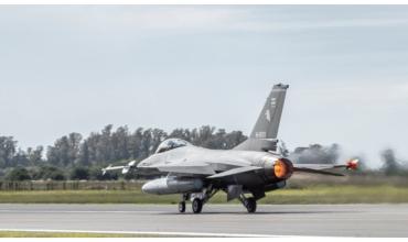 Los F16 se ponen en marcha: comenzó el entrenamiento de pilotos en la base de Río Cuarto