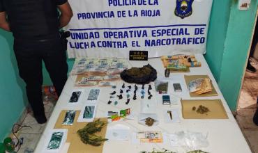 Allanamiento por narcotráfico en Chamical: secuestran droga, dinero y detienen a un hombre