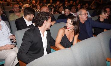 El apasionado beso de Nico Vázquez a Dai Fernández al ganar el Oro con Rocky en los Premios ACE