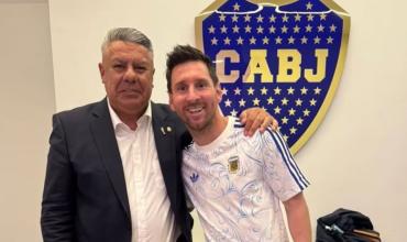Tras haber sido procesado, Chiqui Tapia volvió a sacarse fotos con Messi y De Paul: su contundente mensaje