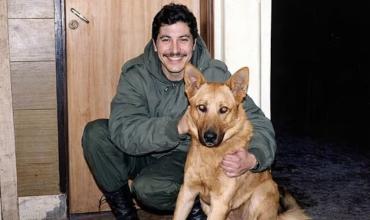 La historia de Mortero, el perro que viajó a Malvinas y fue prisionero de guerra