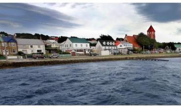 Viaje hacia las Islas Malvinas: cuánto cuesta el vuelo y qué condiciones les ponen a los argentinos