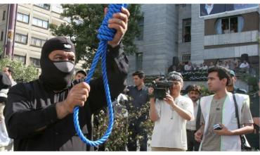 Irán ejecutó a dos miembros de un grupo opositor prohibido y escala la tensión