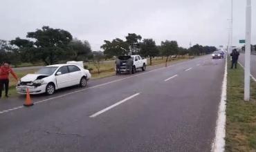 Tres vehículos involucrados en un choque en cadena por avenida Circunvalación