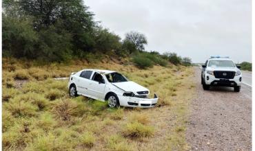 Volcó un automóvil en Ruta 27: el conductor se habría dormido y un menor resultó con fractura