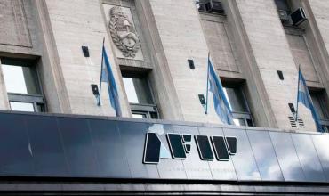 La recaudación del primer trimestre tocó su nivel más bajo desde 2013 y presiona una meta clave con el FMI