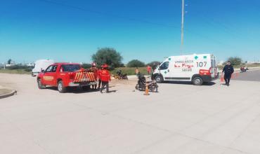 Choque entre utilitario y moto con dos menores a bordo: dos personas resultaron heridas en zona sur