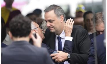 El entorno de Manuel Adorni afirma que él "tiene todos los papeles" y "espera que la Justicia se lo pida"