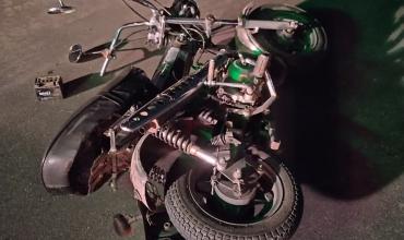 Motociclista herida tras chocar con un auto que se dio a la fuga en zona sur