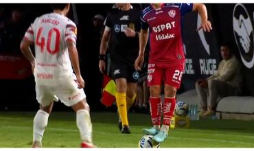 La AFA anunció que se pondrá firme con los jugadores que se paren sobre la pelota: será amonestado y se cobrará tiro libre indirecto