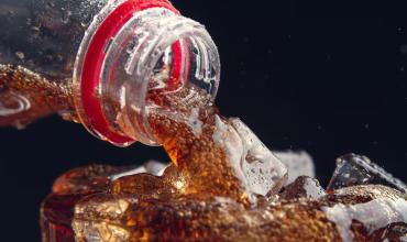 Por qué tomar bebidas “zero” o “sin azúcar” no es tan saludable ni ayuda a adelgazar como se cree