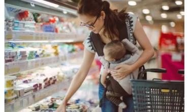 Canasta de crianza: según el INDEC, en marzo criar a un hijo superó los $500.000