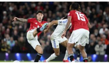 Lisandro Martínez recibió tres fechas de suspensión en Manchester United por tirarle del pelo a un rival