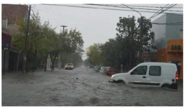 Inundaciones en Santa Rosa: cayeron 90 milímetros y pidieron a los vecinos resguardarse en sus hogares