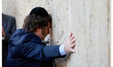 Milei inició su visita a Israel con una recorrida por el Muro de los Lamentos