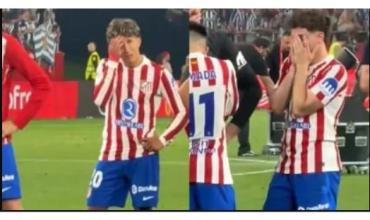 El llanto de Julián Álvarez y Giuliano Simeone tras la derrota ante Real Sociedad