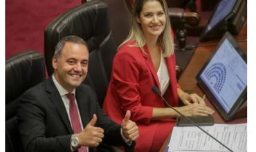 Carolina Losada intentó defender a Manuel Adorni y un chimentero la dejó sin palabras