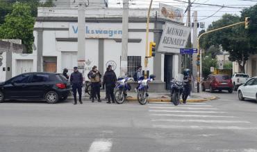 Un hombre se autolesionó con vidrios en pleno centro y fue hospitalizado