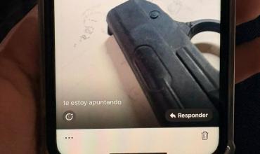 Operativo policial en Colegio 1 por un alumno que llevó un arma de juguete