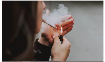 El Reino Unido prohíbe la venta de tabaco a los nacidos desde 2009 y avanza hacia una generación libre de humo